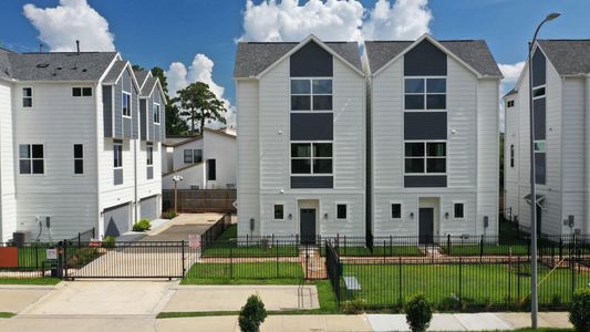 New construction Single-Family house 1658 W Tidwell Rd, Houston, TX 77091 - image