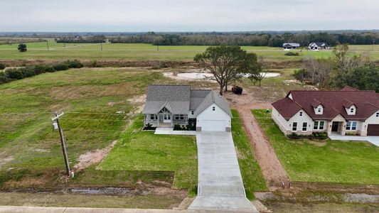 New construction Single-Family house 925 Buffalo Trl, Angleton, TX 77515 - image