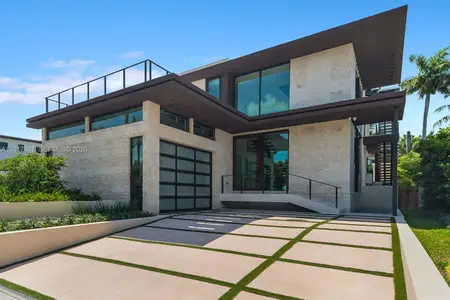 New construction Single-Family house 3045 N Bay Rd, Miami Beach, FL 33140 - image