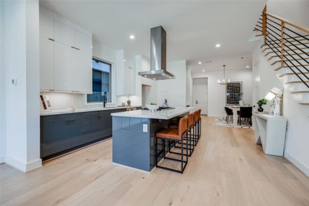 New construction Single-Family house 1634 Castle Ct, Houston, TX 77006 - image 17