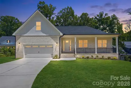 New construction Single-Family house 825 Breezewood Dr, Charlotte, NC 28262 - image