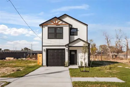 New construction Single-Family house 7101 Weyburn St, Houston, TX 77028 - image