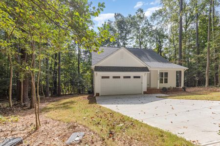 New construction Single-Family house 3260 Yorkshire Cir, Sanford, NC 27332 - image 19