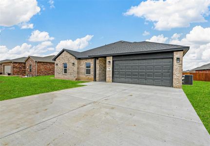 New construction Single-Family house 306 Day Dr, Mabank, TX 75147 null- photo 1 1