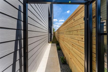 New construction Single-Family house 1318 E 32Nd 1/2 St, Houston, TX 77022 null- photo 0