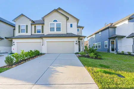 New construction Townhouse house 5614 Hyde Park Dr, Pasadena, TX 77505 - photo 0