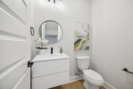 New construction Single-Family house 719 Thornton Rd, Unit B, Houston, TX 77018 - image 10