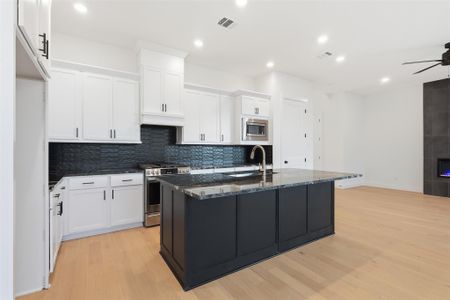 New construction Single-Family house 1418 Caywood Ln, Unit C, Houston, TX 77055 - image 6