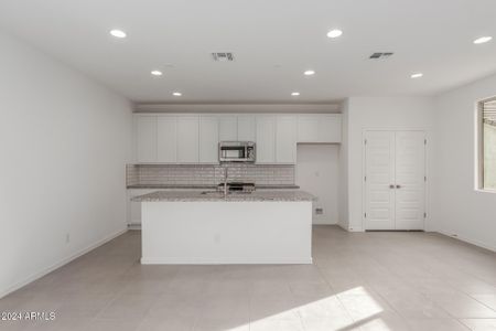 New construction Single-Family house 14124 W Buckskin Trl, Surprise, AZ 85387 Plan CC-RM3- photo 13 13