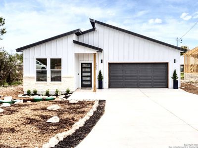 New construction Single-Family house 1432 Green Meadow, Spring Branch, TX 78070 - photo 0