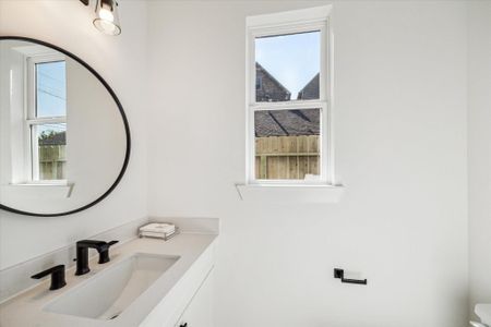 New construction Single-Family house 5337 Larkin St, Houston, TX 77007 - image 10