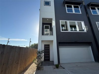 New construction Single-Family house 3367 Yellowstone Blvd, Houston, TX 77021 - image 18