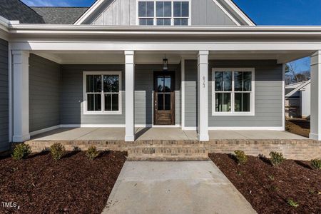 003-1280x960-front-porch