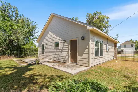 New construction Single-Family house 8717 Peachtree St, Houston, TX 77016 - image