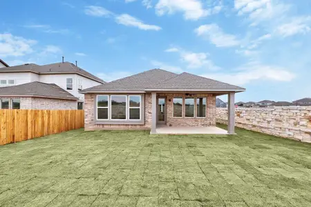 New construction Single-Family house 332 Amista Dr, Liberty Hill, TX 78642 plan Upton - image