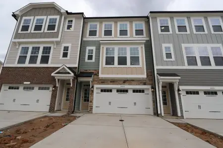 New construction Townhouse house 10030 Secluded Garden Dr, Apex, NC 27523 plan Hyde Park - image