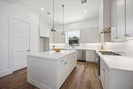 New construction Single-Family house 310 Fowler St, Houston, TX 77007 - image 14