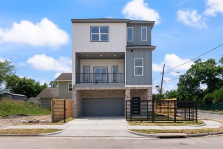New construction Single-Family house 3219 Fontinot St, Houston, TX 77026 - image