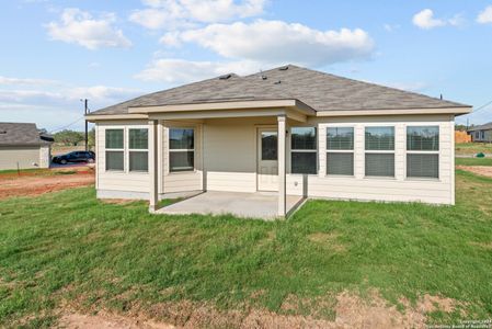 New construction Single-Family house 113 Pendleton Cv, Floresville, TX 78114 Kingsley- photo 32 32