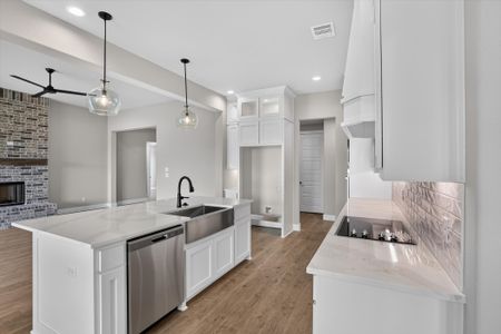 New construction Single-Family house 136 Chapowits, Godley, TX 76044 plan The Longview - image 6