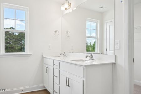 New construction Single-Family house 1020 Bolton Pointe Dr, Zebulon, NC 27597 plan Elmhurst - image