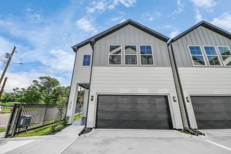 New construction Single-Family house 2436 Harrington St, Houston, TX 77026 - image