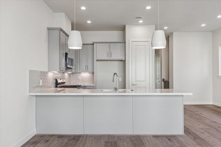 New construction Single-Family house 3913 Willowbend Point Dr, Houston, TX 77025 - image 4