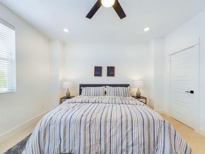 New construction Single-Family house 8319 Springwood Canyon Ln, Houston, TX 77055 - image 17