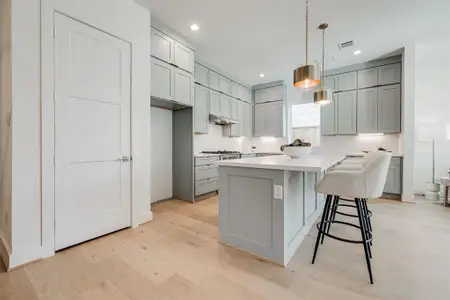 New construction Single-Family house 411 W Drew St, Houston, TX 77006 null- photo 8 8