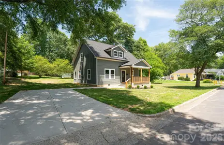New construction Single-Family house 209 E Dixon St, Lincolnton, NC 28092 - image