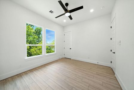 New construction Single-Family house 7117 England St, Unit C, Houston, TX 77021 - image 14