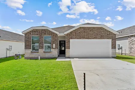 New construction Single-Family house 716 Horsetail Ln, New Braunfels, TX 78130 plan Navarre - image