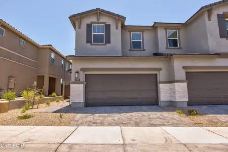 New construction Townhouse house 21047 N 58Th Wy, Phoenix, AZ 85054 null- photo 0