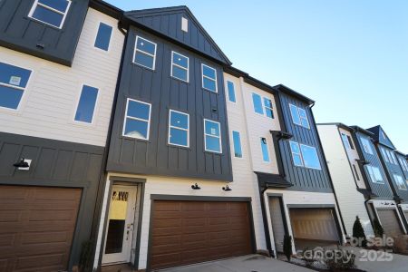 New construction Townhouse house 7932 Cedarsmith Court, Charlotte, NC 28269 - photo 0