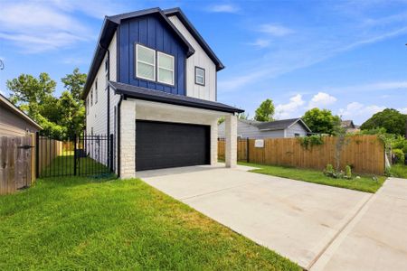 New construction Single-Family house 7953 Joy St, Houston, TX 77028 - image