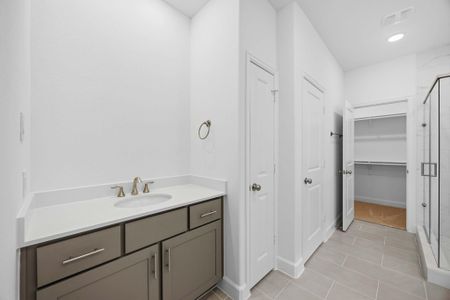 New construction Single-Family house 5527 Katy Fwy, Houston, TX 77007 - image 5