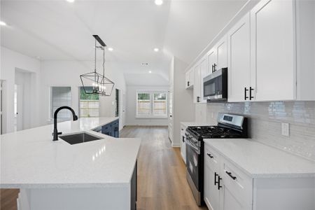 New construction Single-Family house 418 Kendall Crest Dr, Alvin, TX 77511 plan Avery - image 11