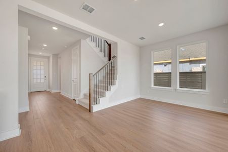 New construction Single-Family house 8013 Autumn Sage Trl, Denton, TX 76207 plan Laurel - image 14