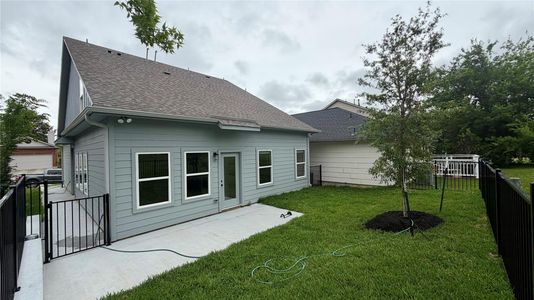 New construction Single-Family house 110 Cove Place Ct, Conroe, TX 77356 - image 3