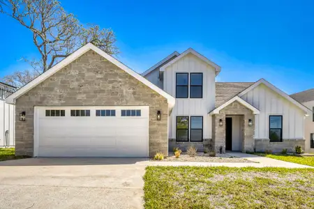 New construction Single-Family house 208 Ulupau Cir, Bastrop, TX 78602 - image
