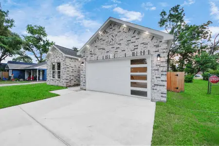 New construction Single-Family house 416 S 1St St, La Porte, TX 77571 null- photo 0