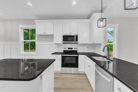New construction Single-Family house 405 N Raiford St, Selma, NC 27576 null- photo 13 13