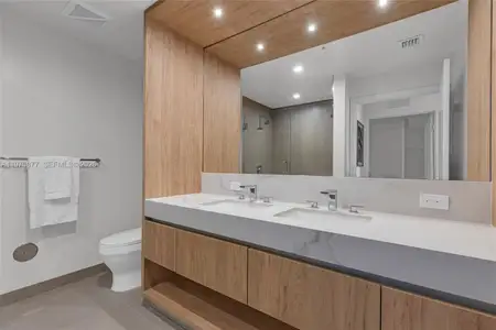 New construction Condo house 11 Ne 6Th St, Unit 407, Miami, FL 33132 - image