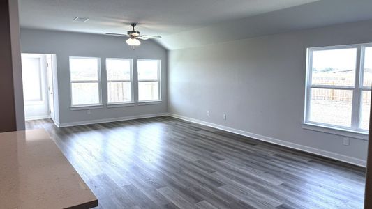 New construction Single-Family house 709 Red Wolf Dr, Jarrell, TX 76537 plan Paramount - image 14