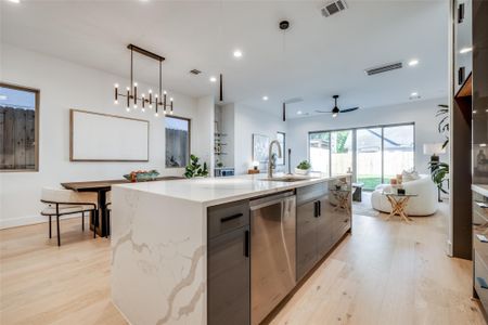 New construction Single-Family house 2113 Huldy St, Houston, TX 77019 - image 8