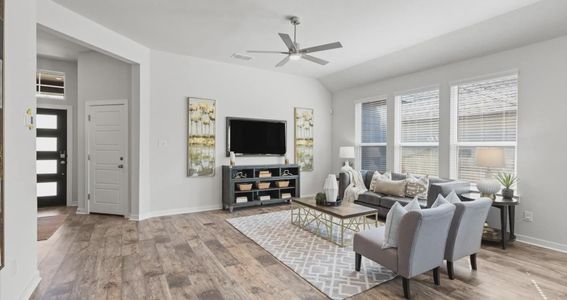 New construction Single-Family house Seguin, TX 78155 plan Avril - image 8