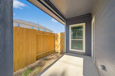 New construction Single-Family house 304 Emerald Thicket Ln, Huffman, TX 77336 - image