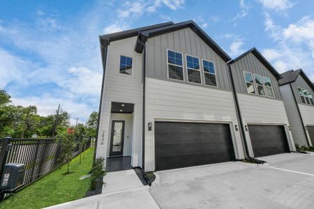 New construction Single-Family house 2436 Harrington St, Houston, TX 77026 - image