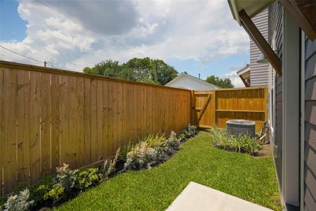 New construction Single-Family house 862 Paul Quinn St, Houston, TX 77091 - image