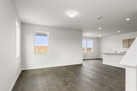 New construction Single-Family house 152 Beaver Path, San Antonio, TX 78245 plan Hunters Ranch 1782 - image 11